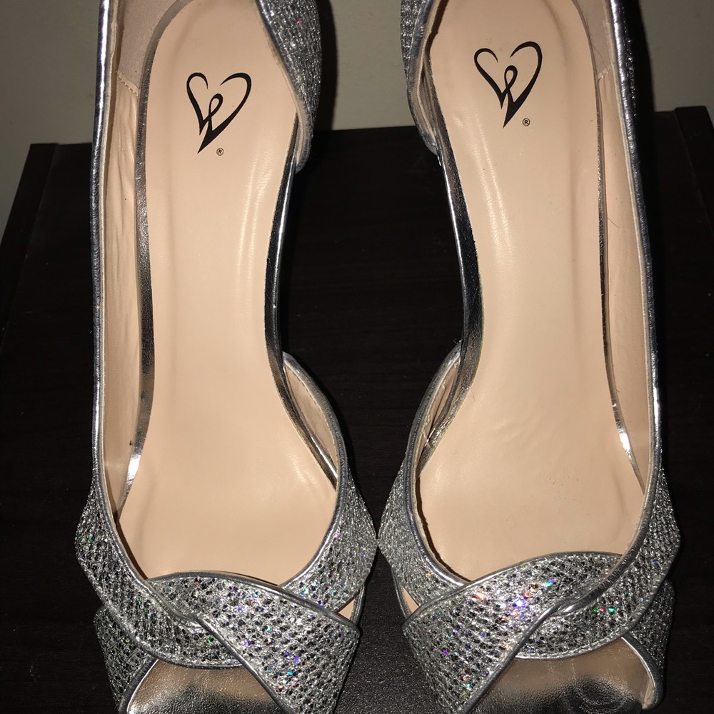Windsor Sparkly Glitter Silver High Heels NWOT